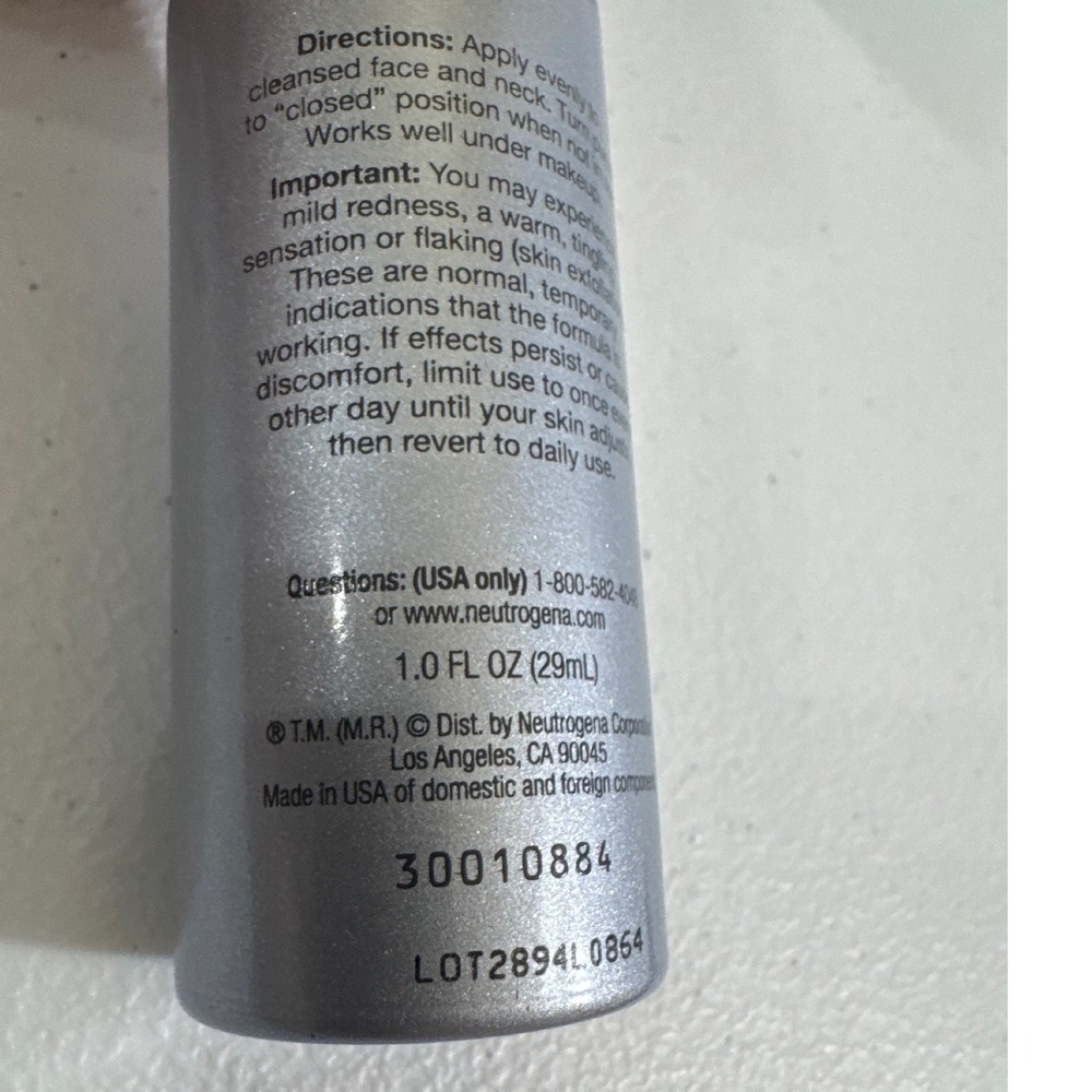 Neutrogena Rapid Wrinkle Repair Night Moisturizer Accelerated Retinol SA 1 FL OZ - Picture 4 of 5